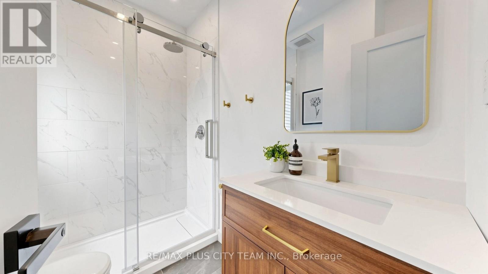 320 BOON AVENUE - 22