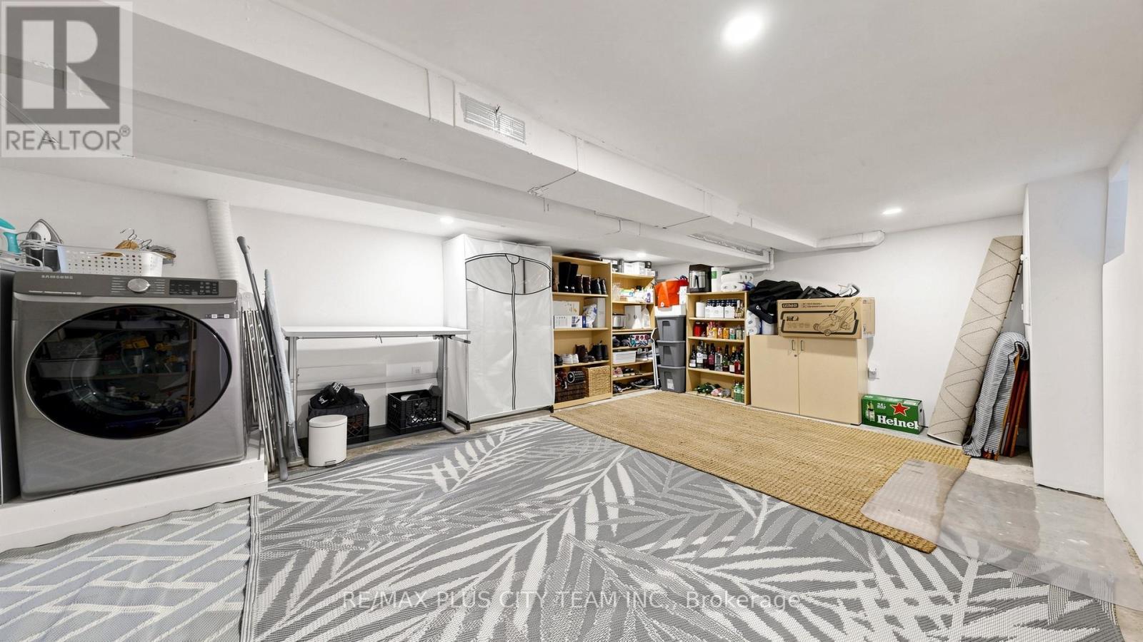 320 BOON AVENUE - 23