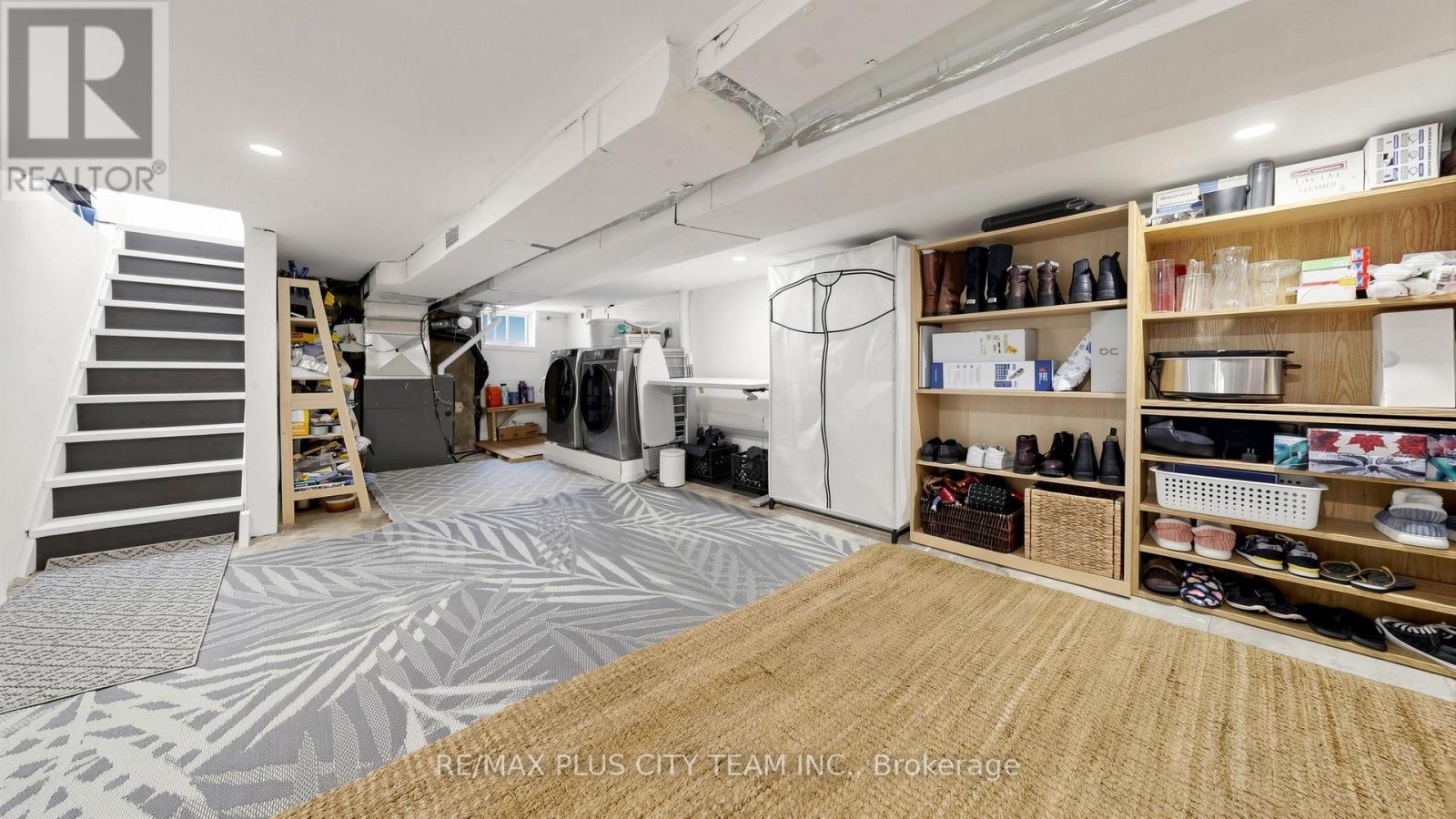 320 BOON AVENUE - 24