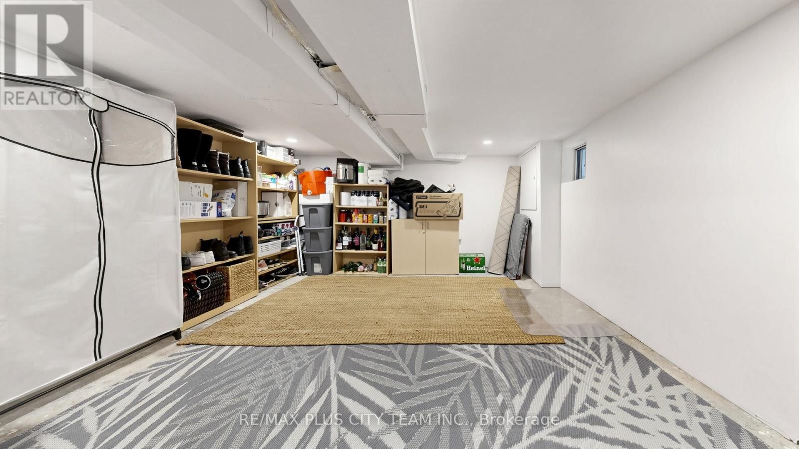 320 BOON AVENUE - 25