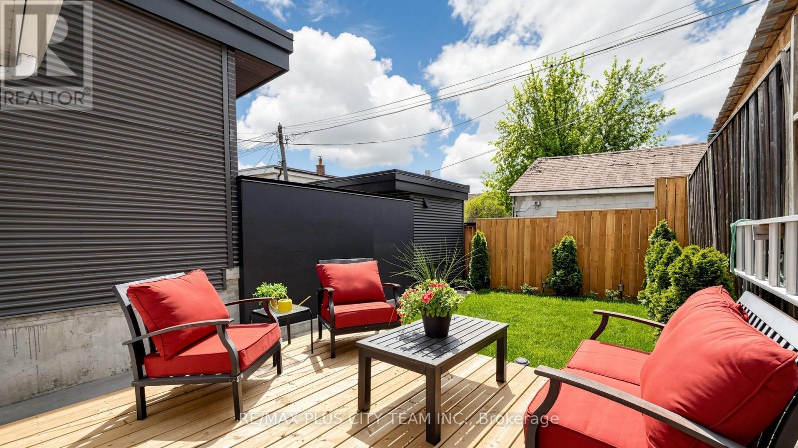 320 BOON AVENUE - 28