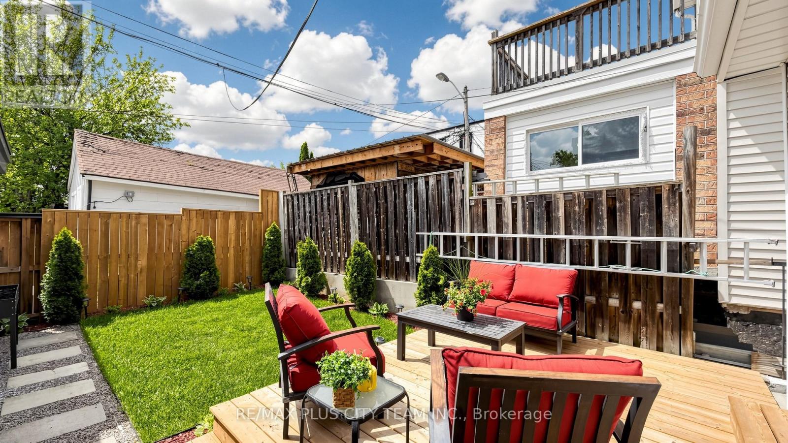 320 BOON AVENUE - 29