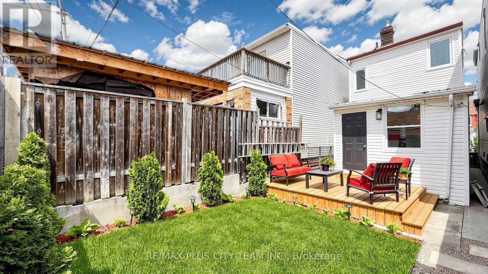 320 BOON AVENUE - 30