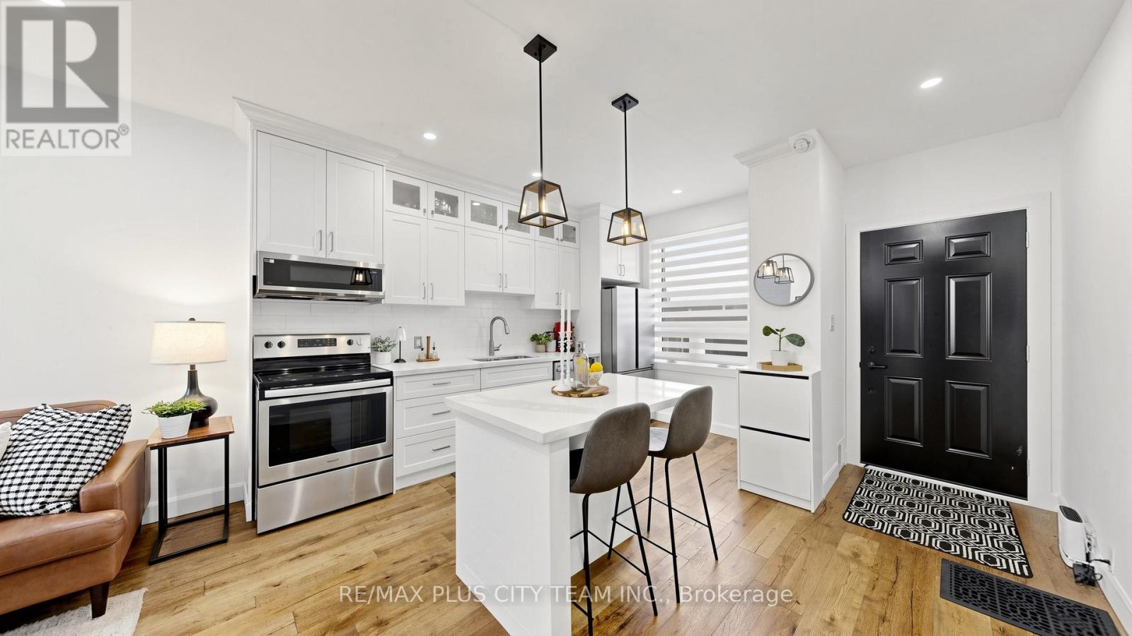 320 BOON AVENUE - 8