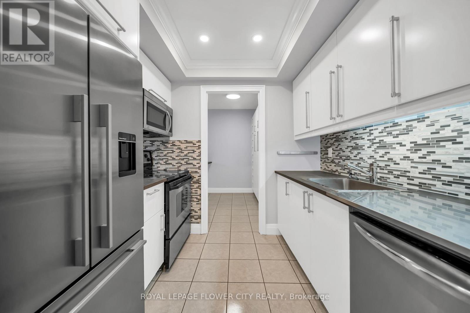 #305 1535 LAKESHORE ROAD E - 17