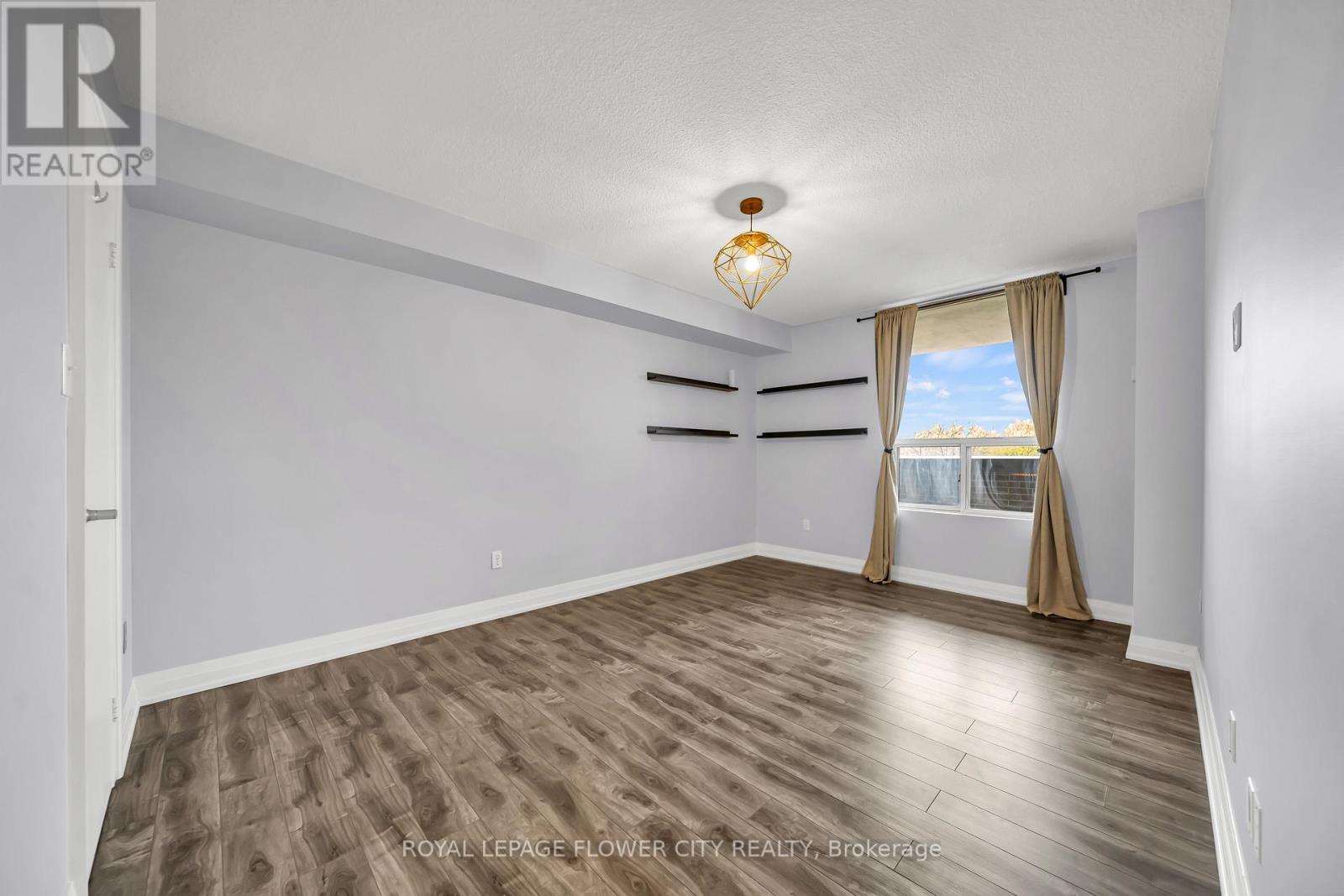 #305 1535 LAKESHORE ROAD E - 26
