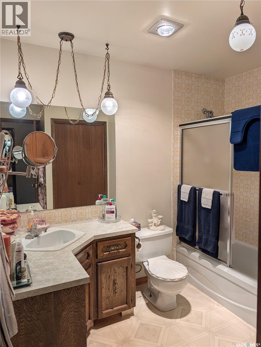 215 DALGLIESH DRIVE - 11