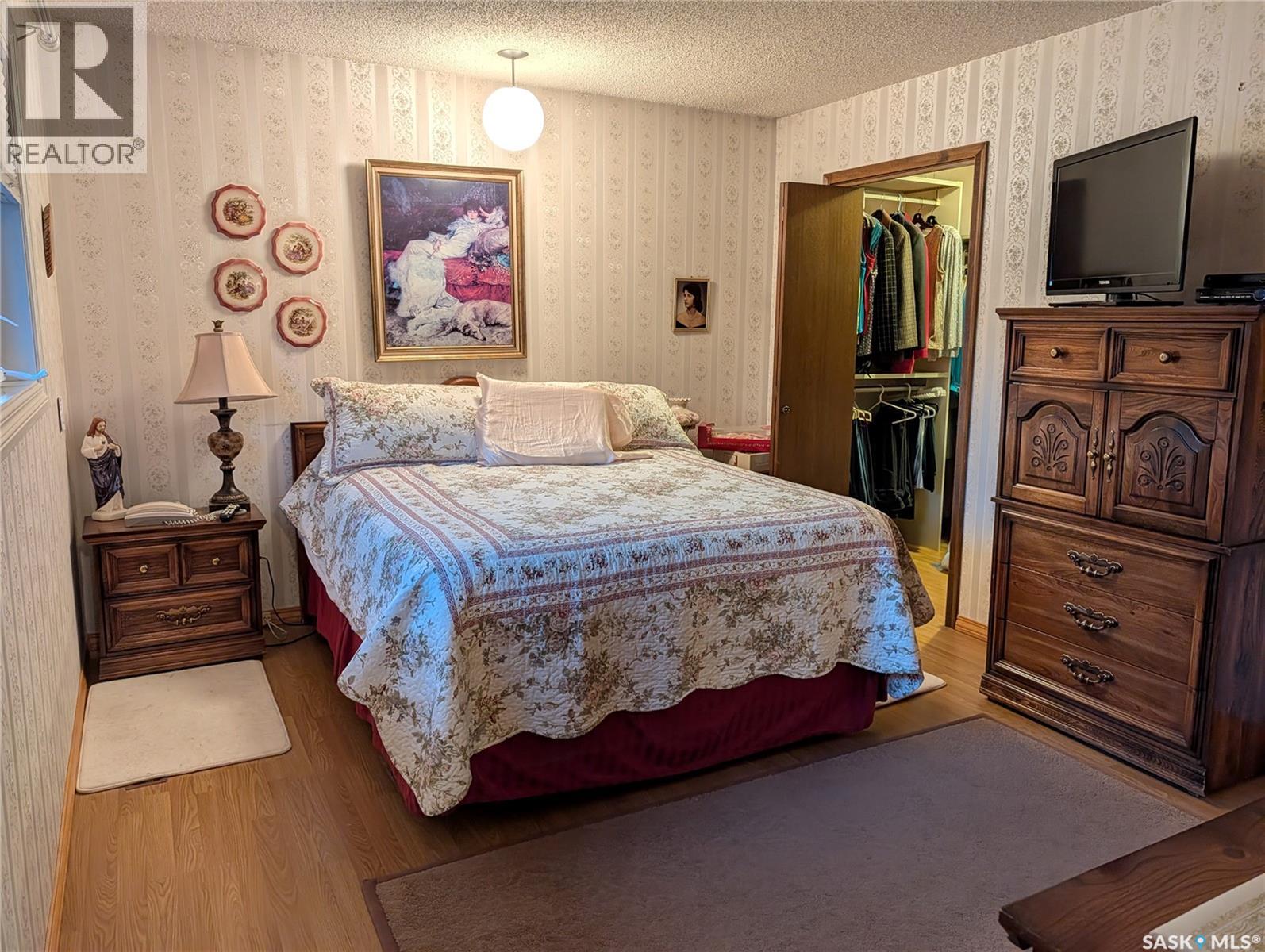 215 DALGLIESH DRIVE - 15