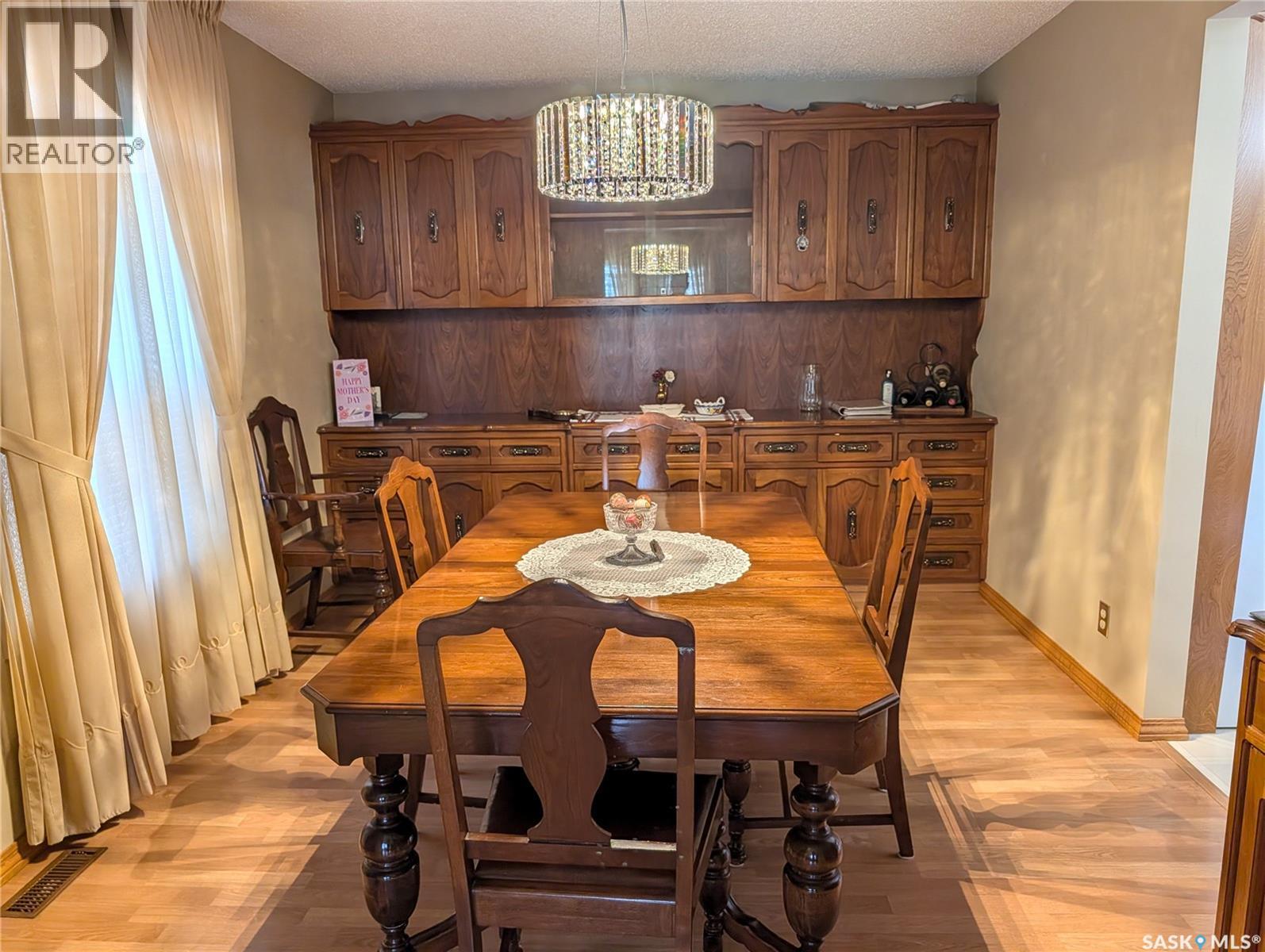 215 DALGLIESH DRIVE - 6
