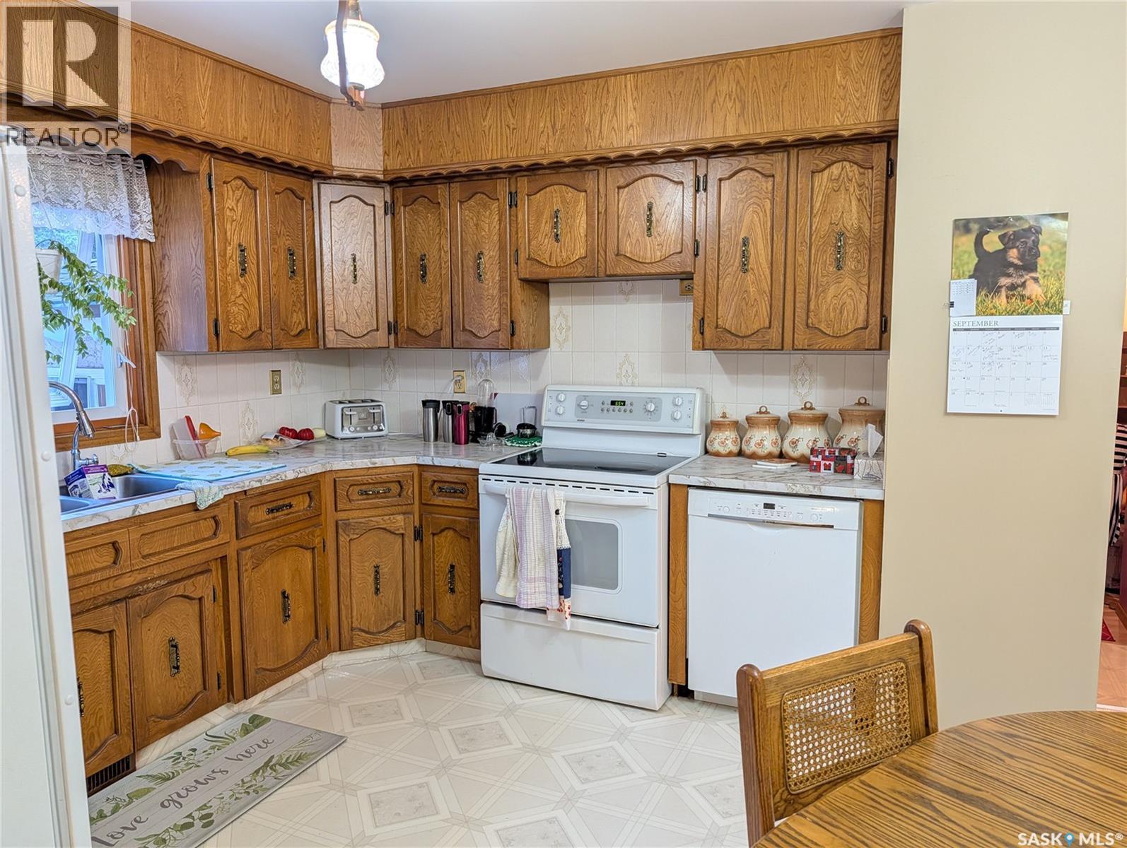 215 DALGLIESH DRIVE - 9