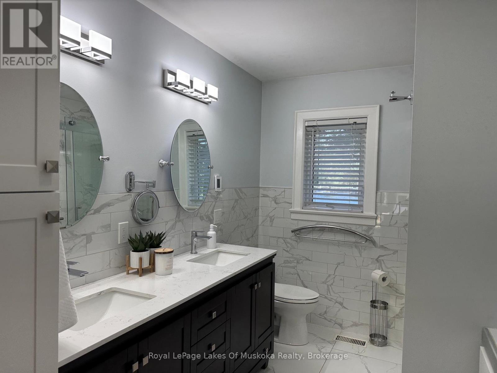 2 LESLIE DRIVE W - 32