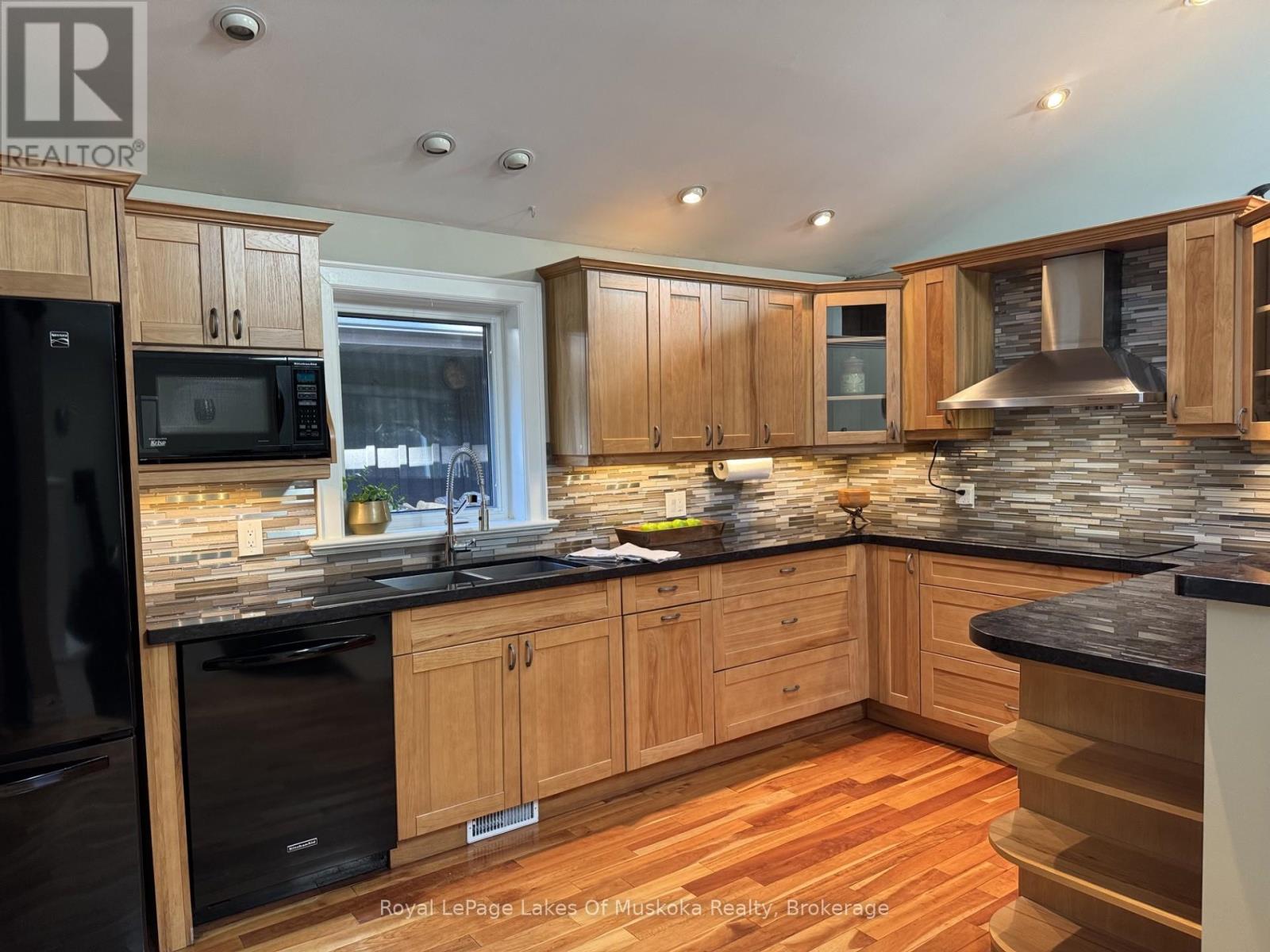 2 LESLIE DRIVE W - 38