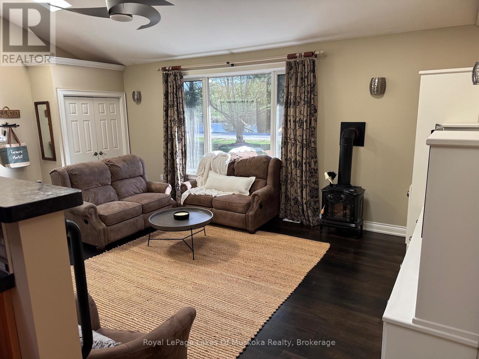 2 LESLIE DRIVE W - 36