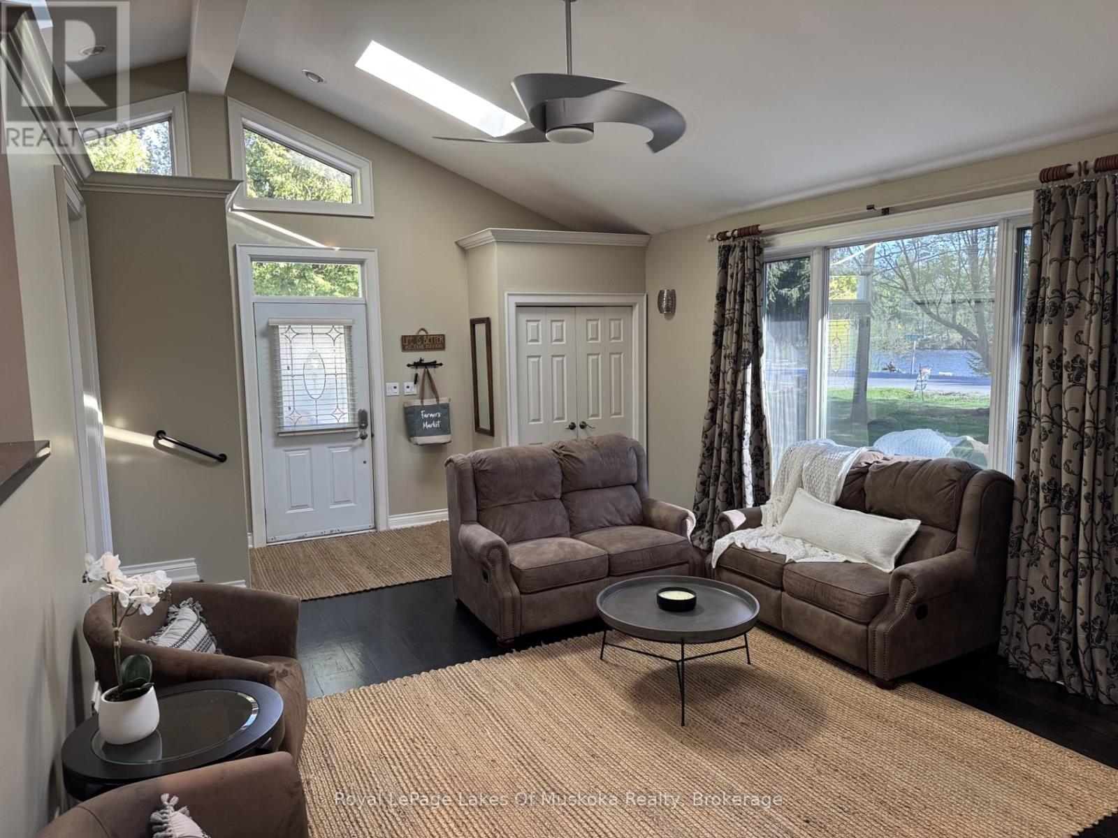 2 LESLIE DRIVE W - 40