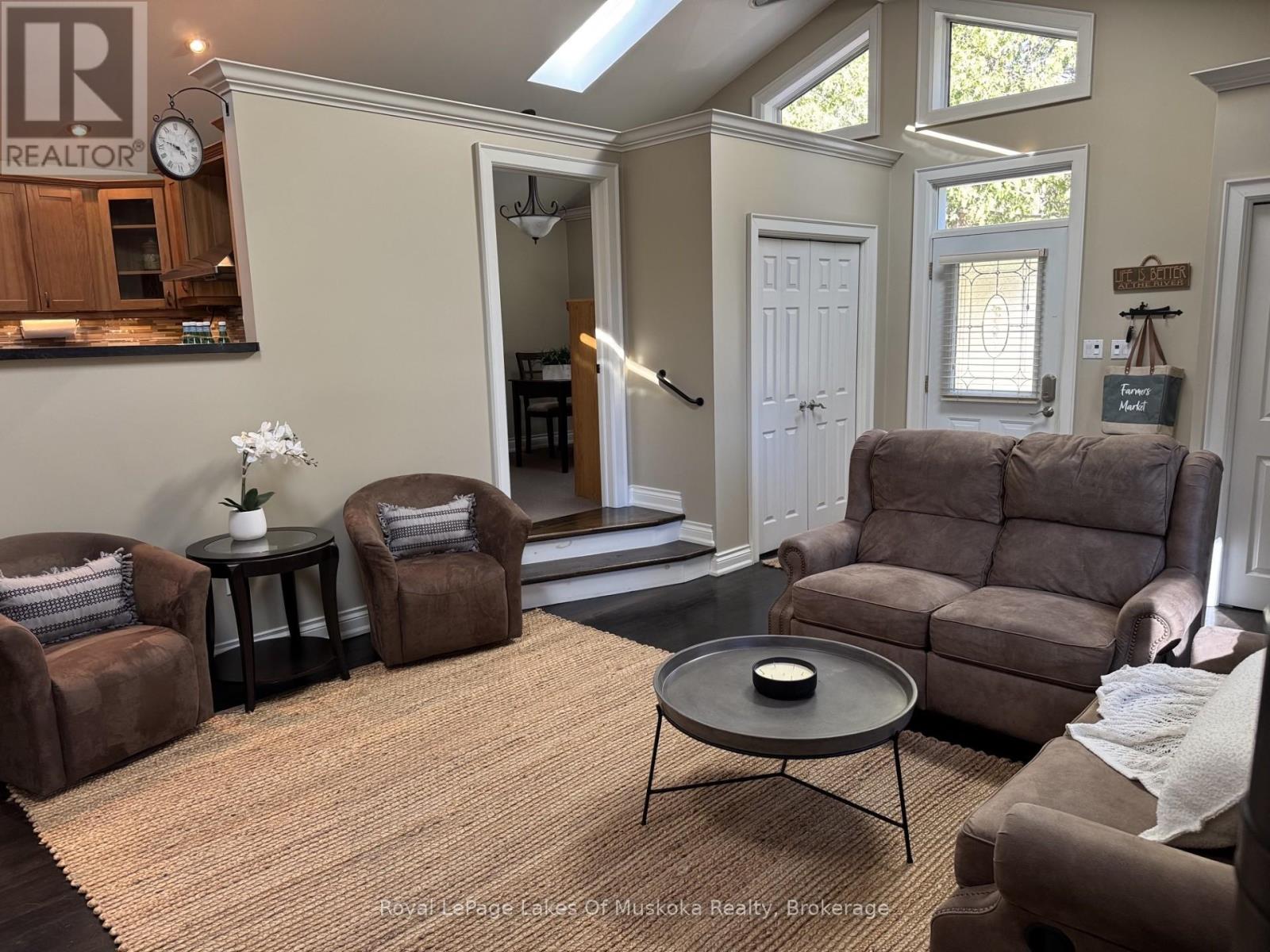 2 LESLIE DRIVE W - 39