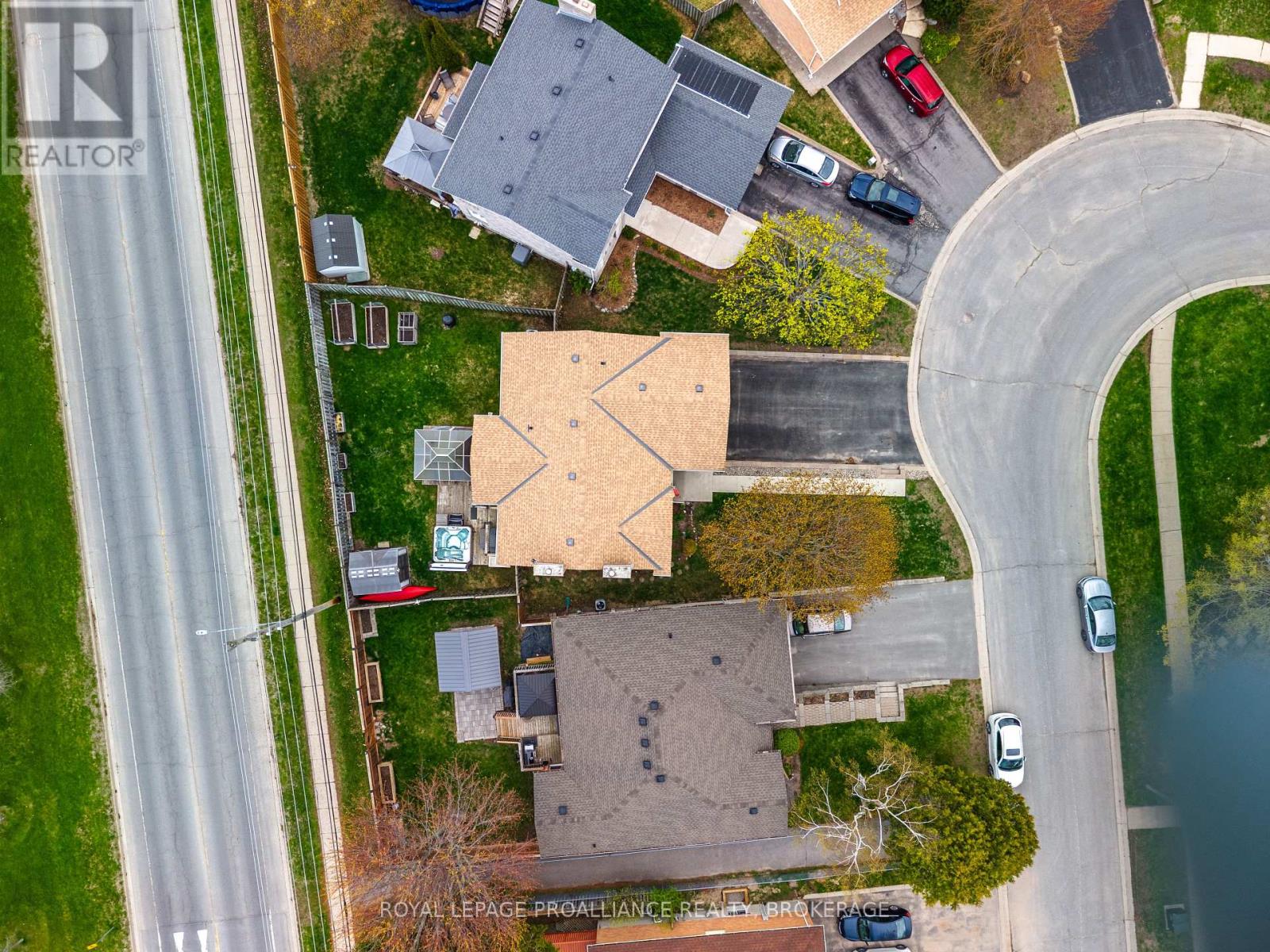 1048 PALMERSTON CRESCENT - 12