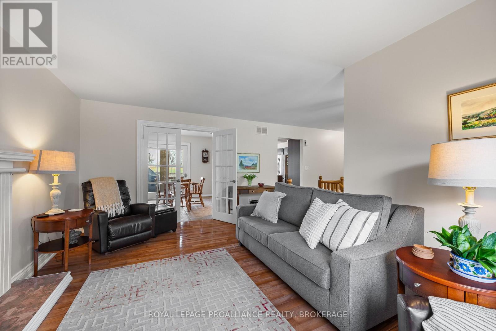 1048 PALMERSTON CRESCENT - 21