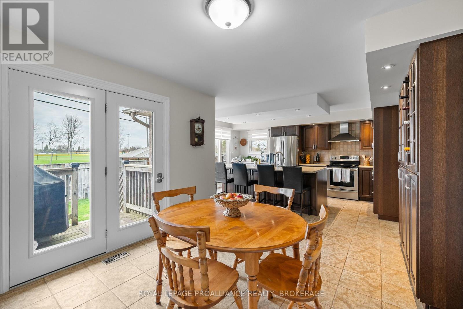 1048 PALMERSTON CRESCENT - 22