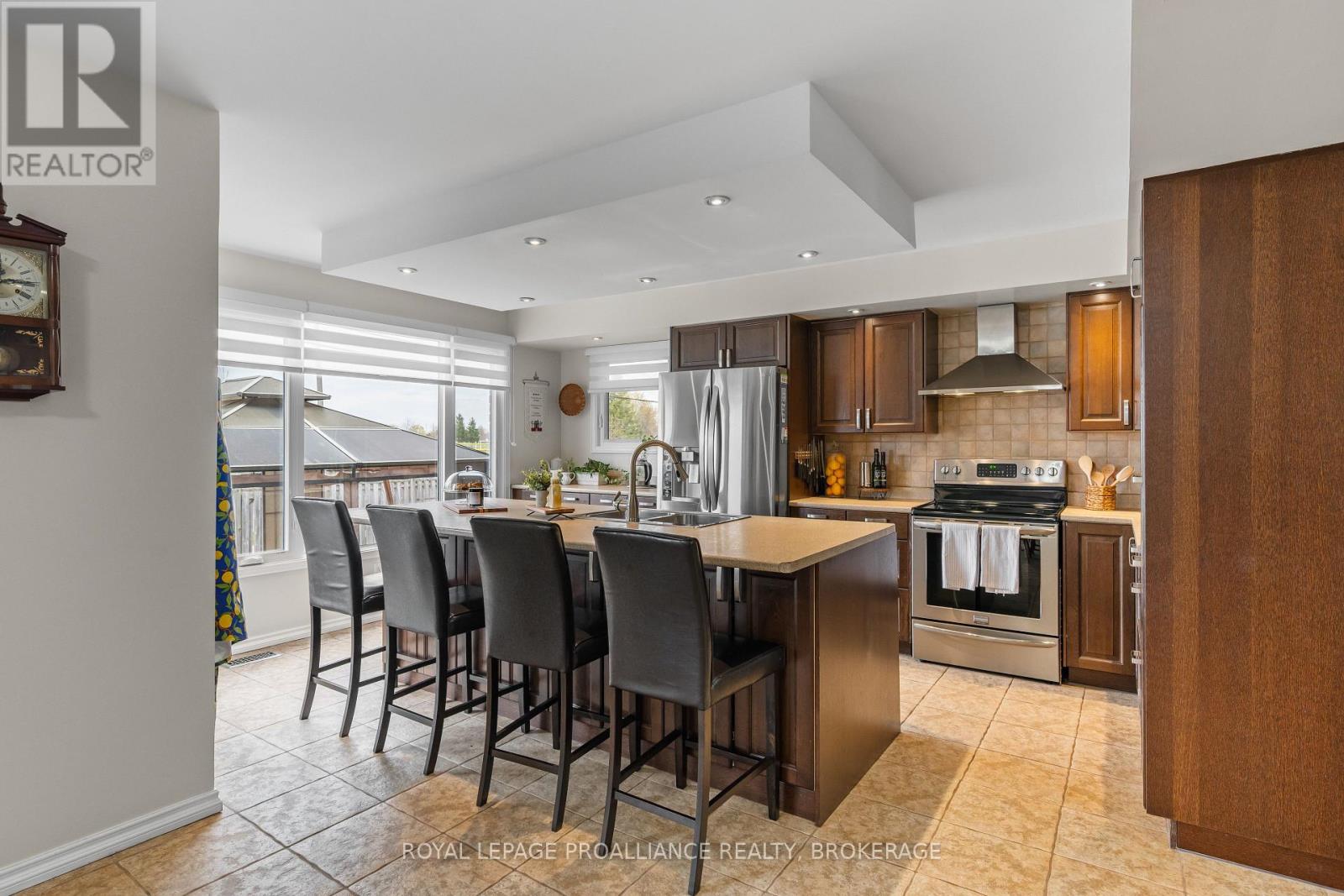 1048 PALMERSTON CRESCENT - 23