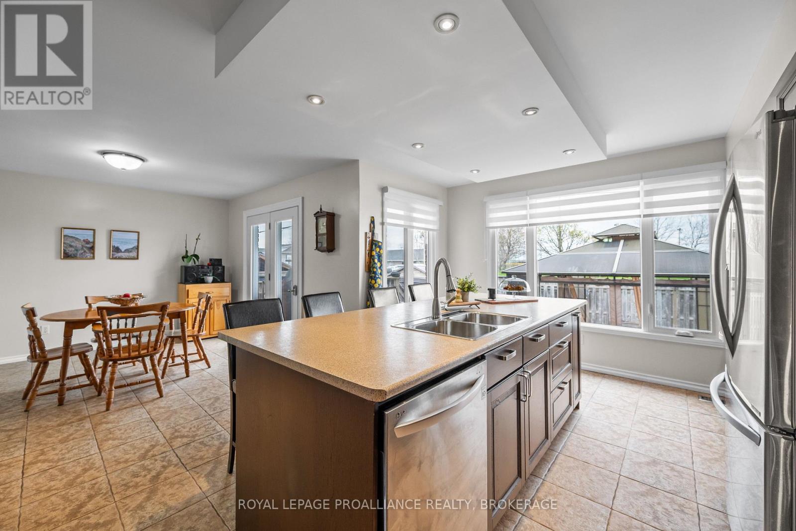 1048 PALMERSTON CRESCENT - 26