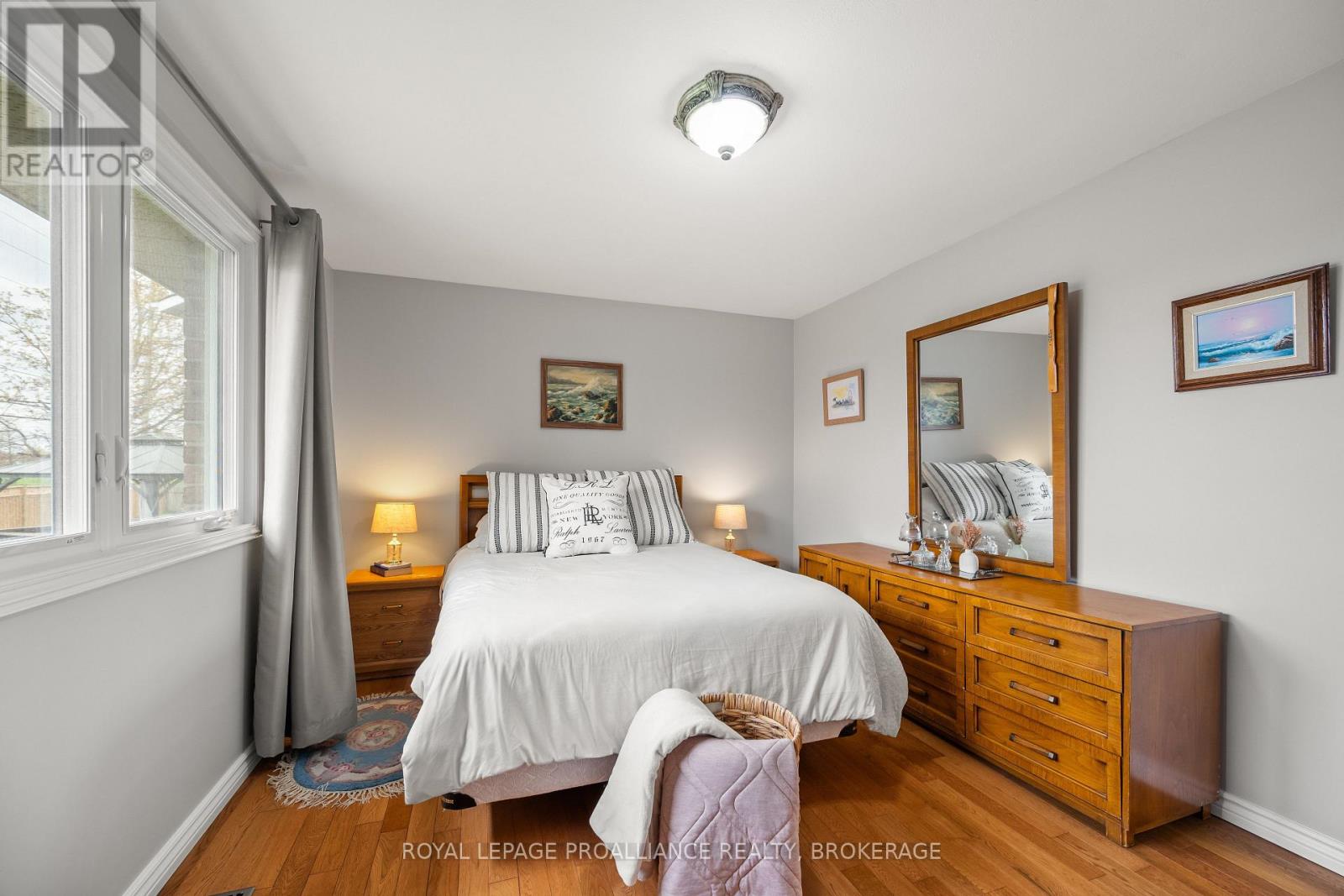 1048 PALMERSTON CRESCENT - 29