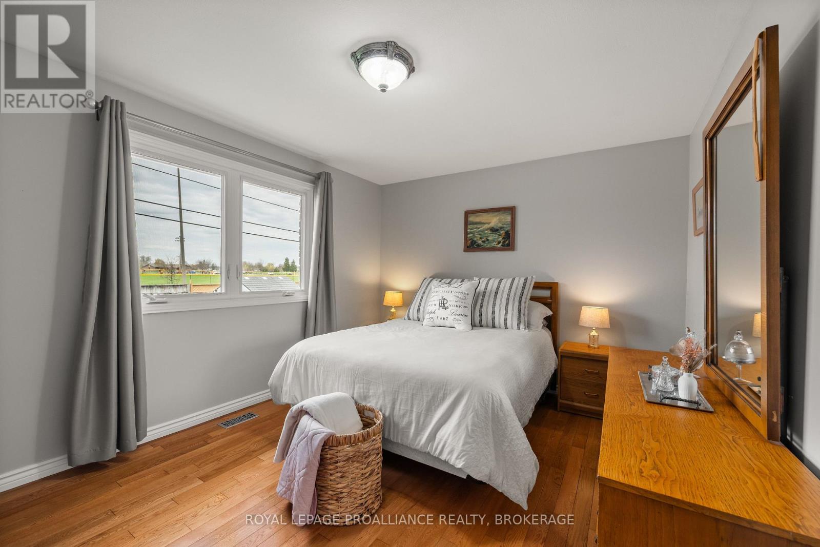 1048 PALMERSTON CRESCENT - 30