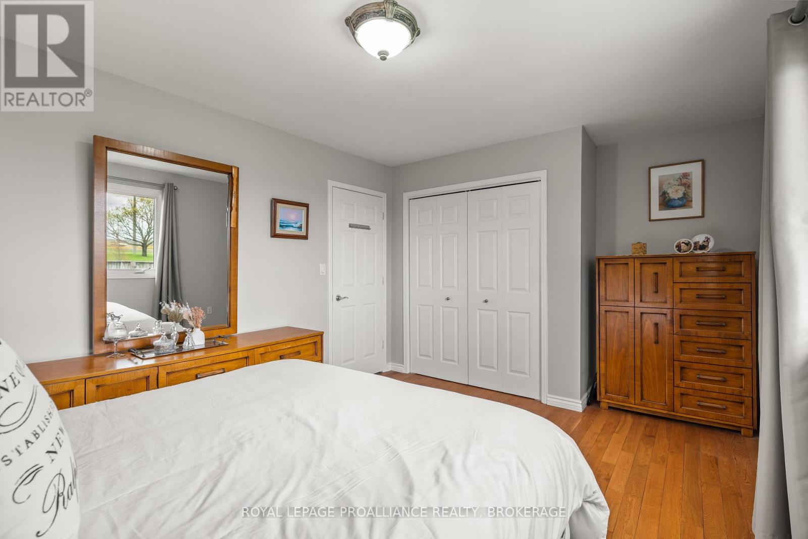1048 PALMERSTON CRESCENT - 31
