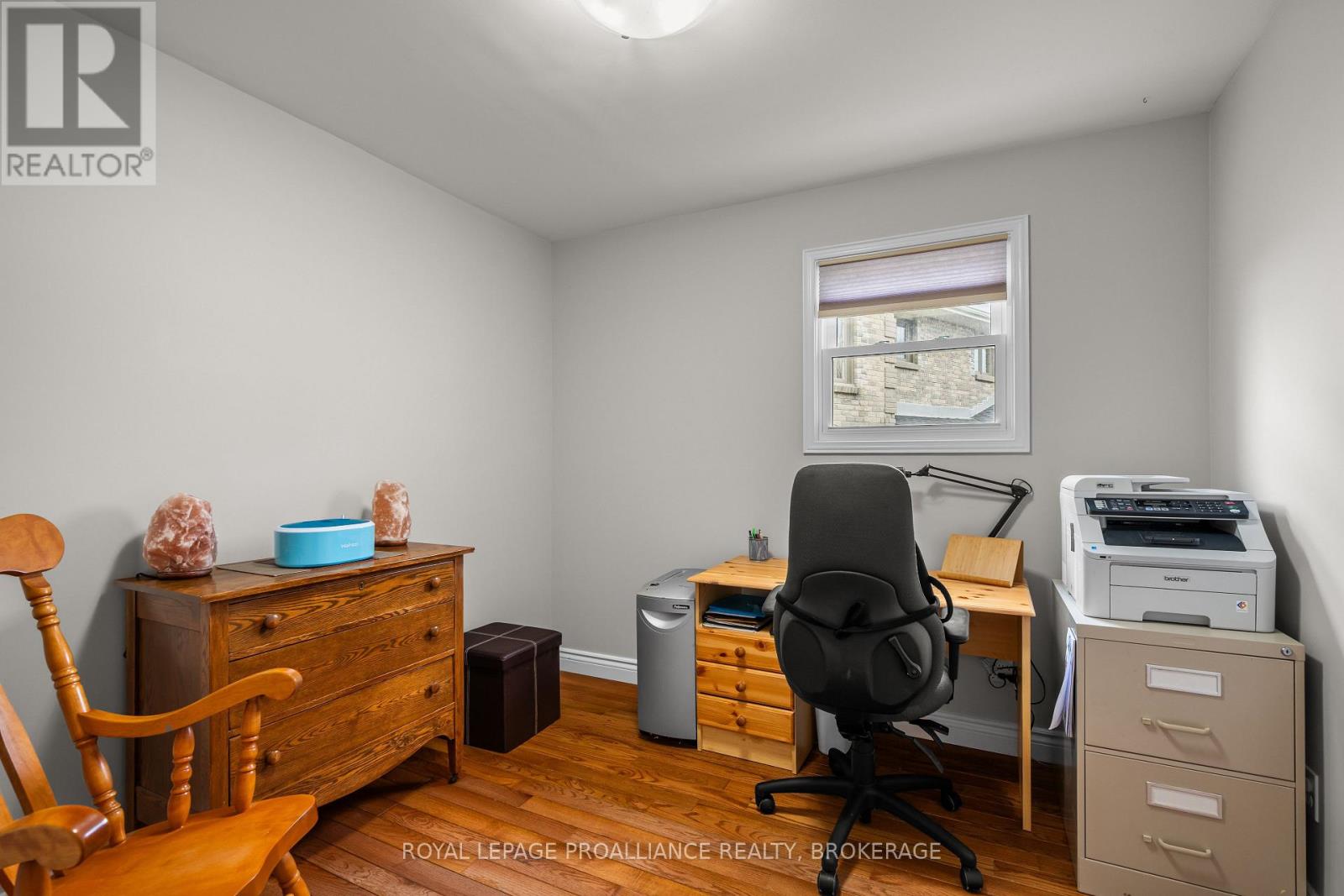 1048 PALMERSTON CRESCENT - 33
