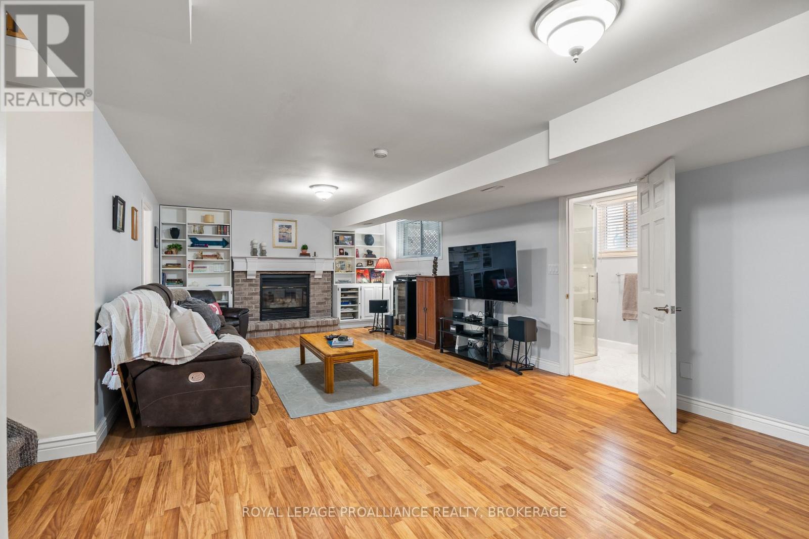 1048 PALMERSTON CRESCENT - 39