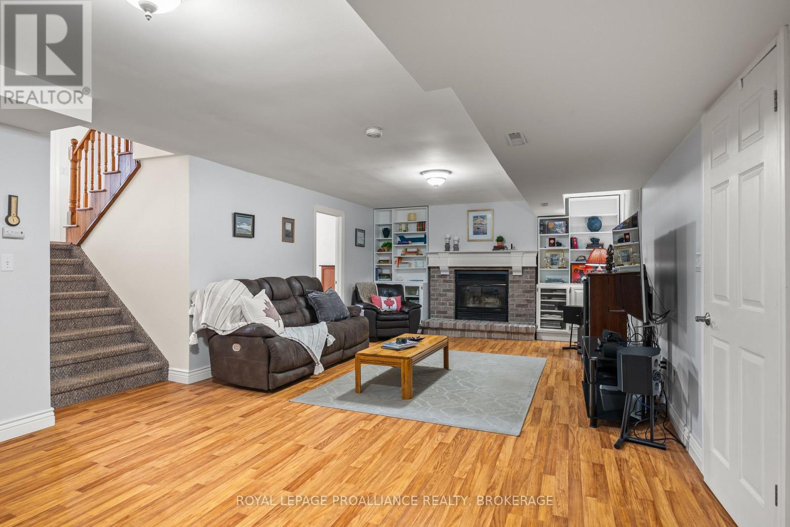 1048 PALMERSTON CRESCENT - 40