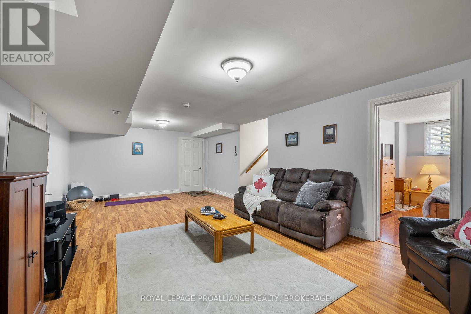 1048 PALMERSTON CRESCENT - 41