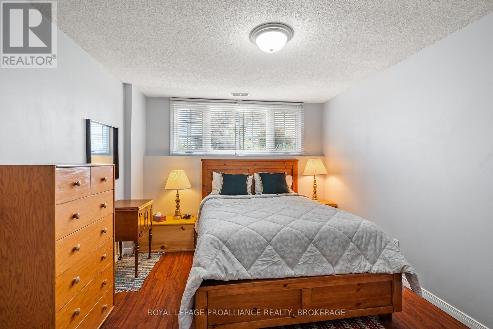 1048 PALMERSTON CRESCENT - 42