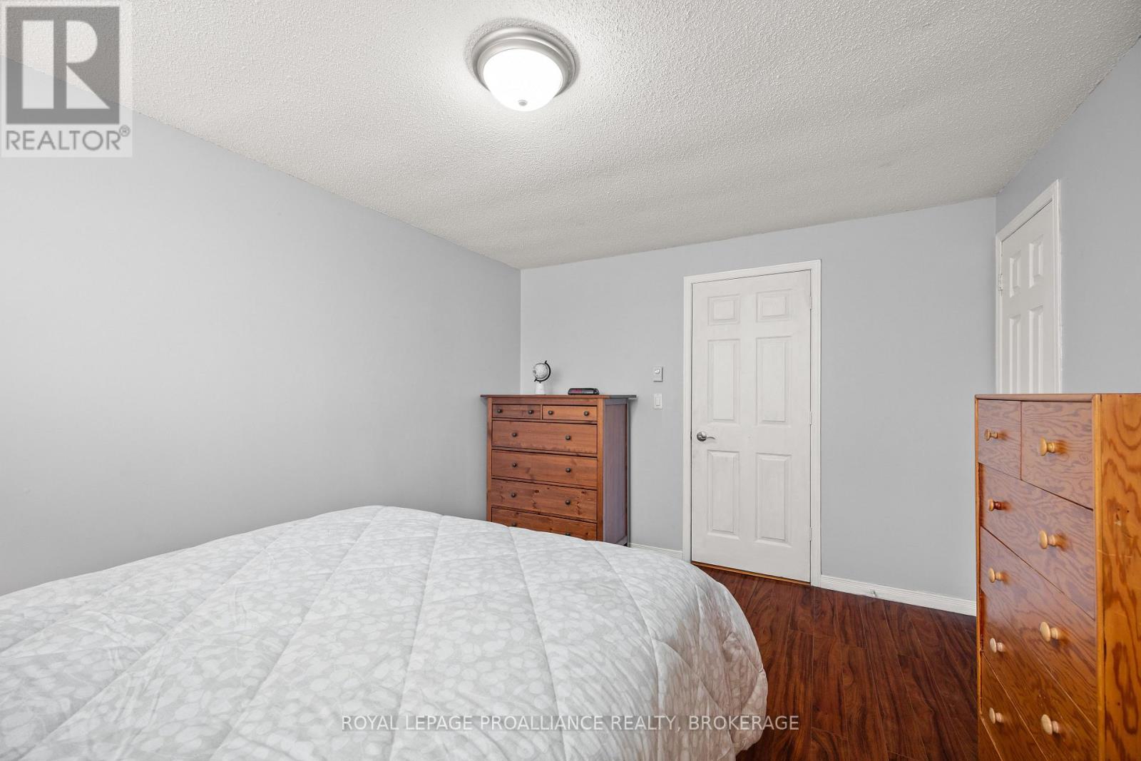 1048 PALMERSTON CRESCENT - 43