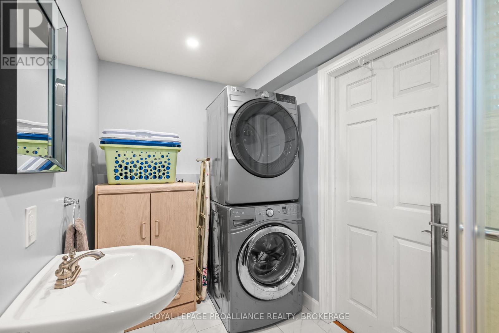 1048 PALMERSTON CRESCENT - 45