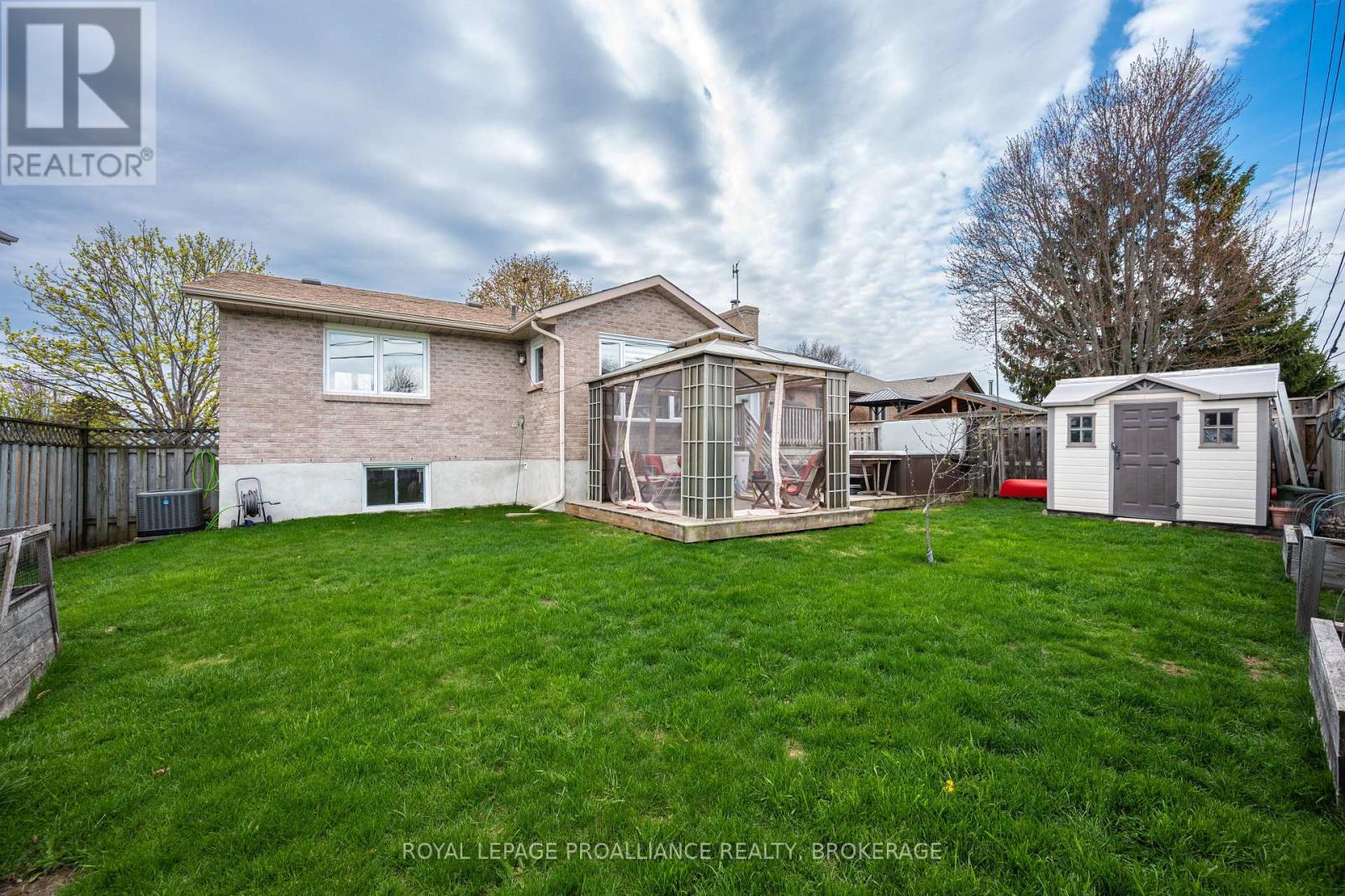 1048 PALMERSTON CRESCENT - 5