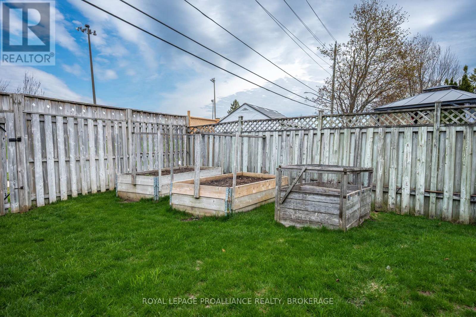 1048 PALMERSTON CRESCENT - 7