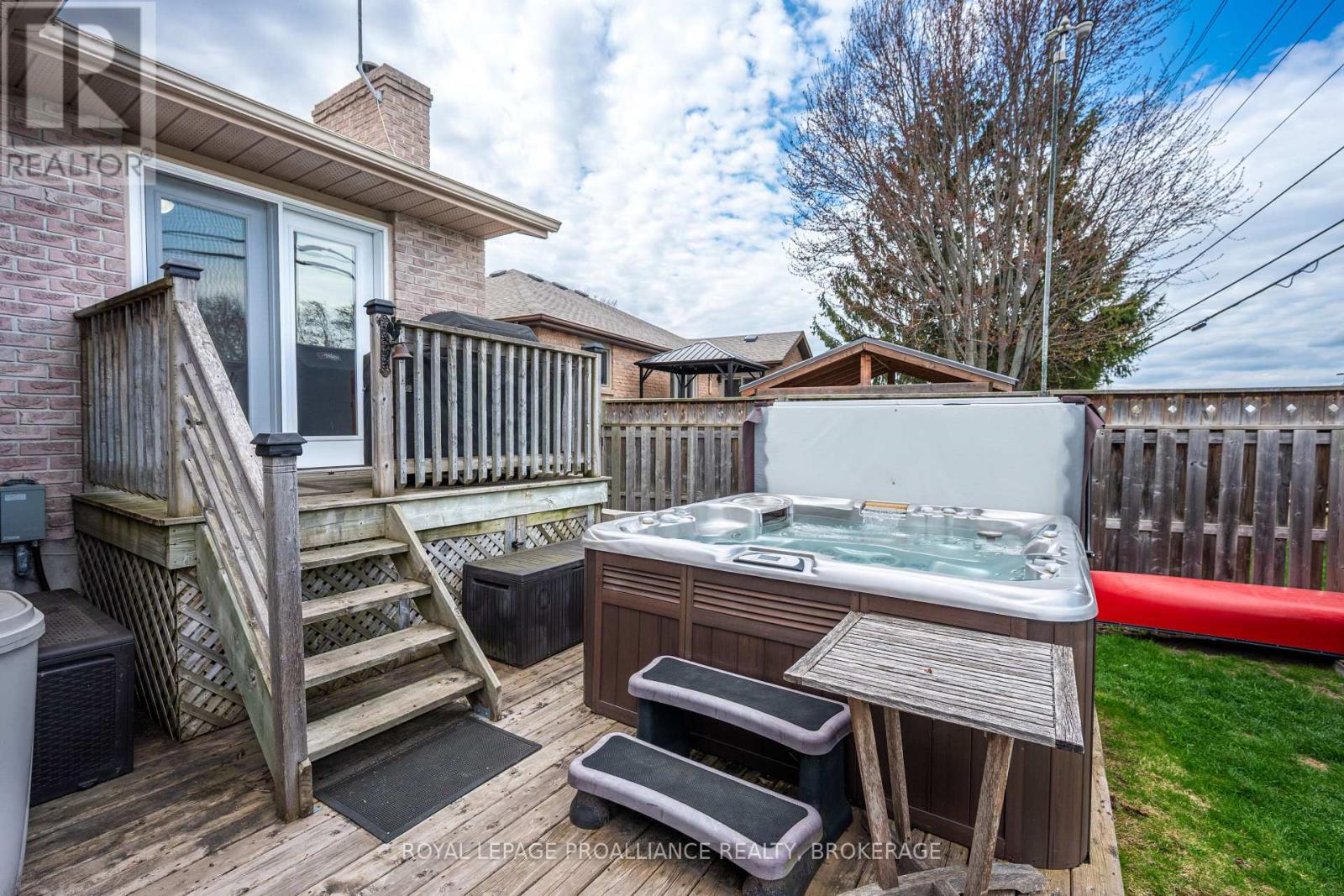 1048 PALMERSTON CRESCENT - 8