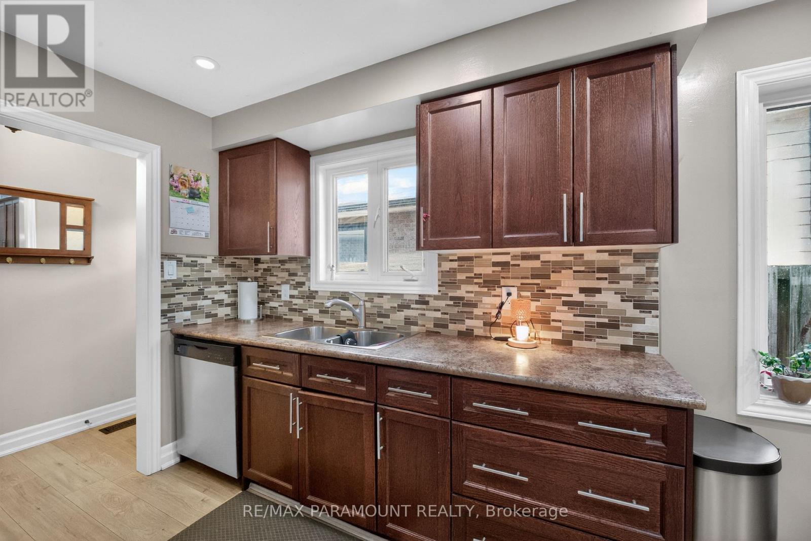 186 WEYBRIDGE TRAIL - 12