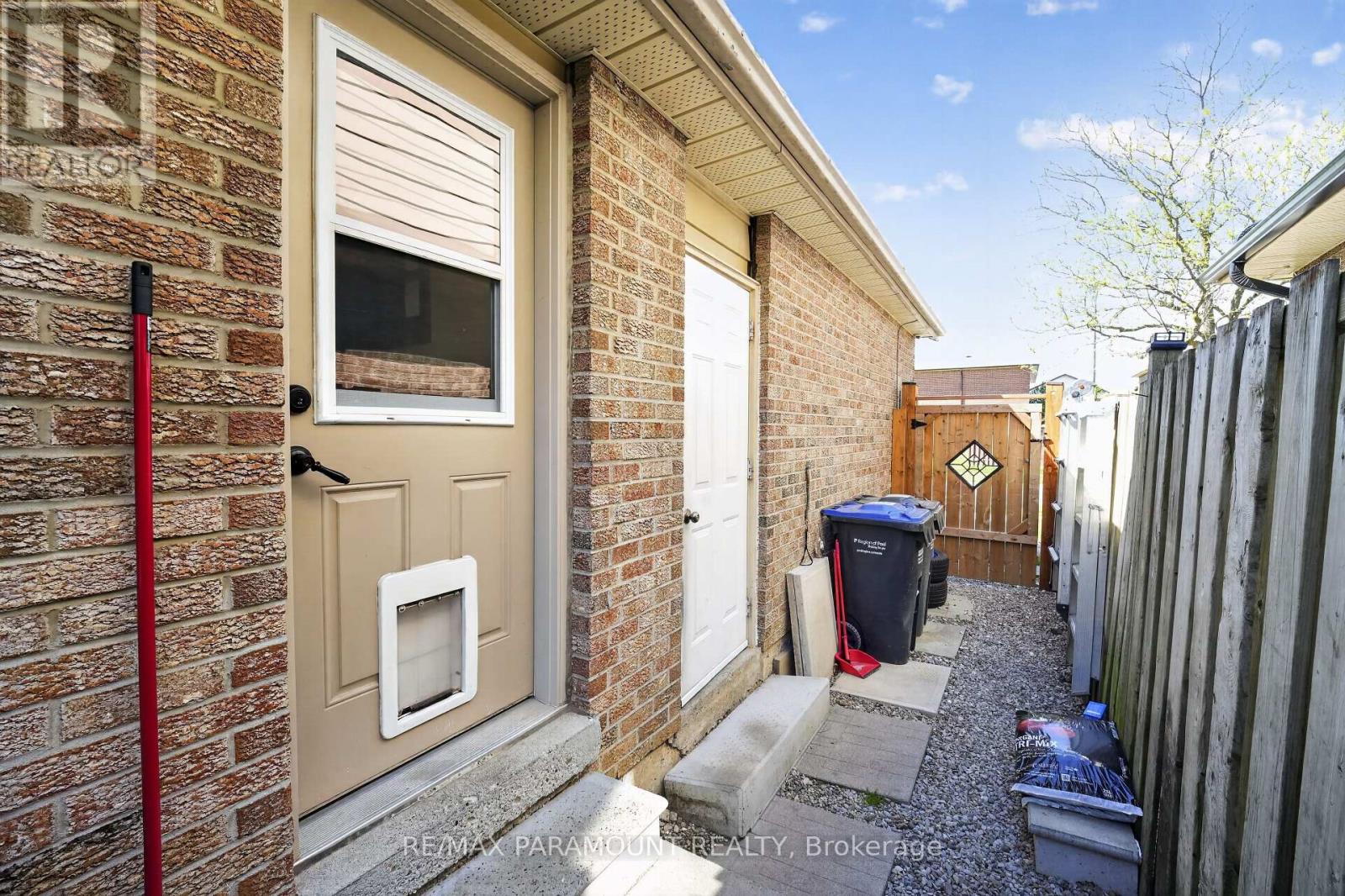 186 WEYBRIDGE TRAIL - 35