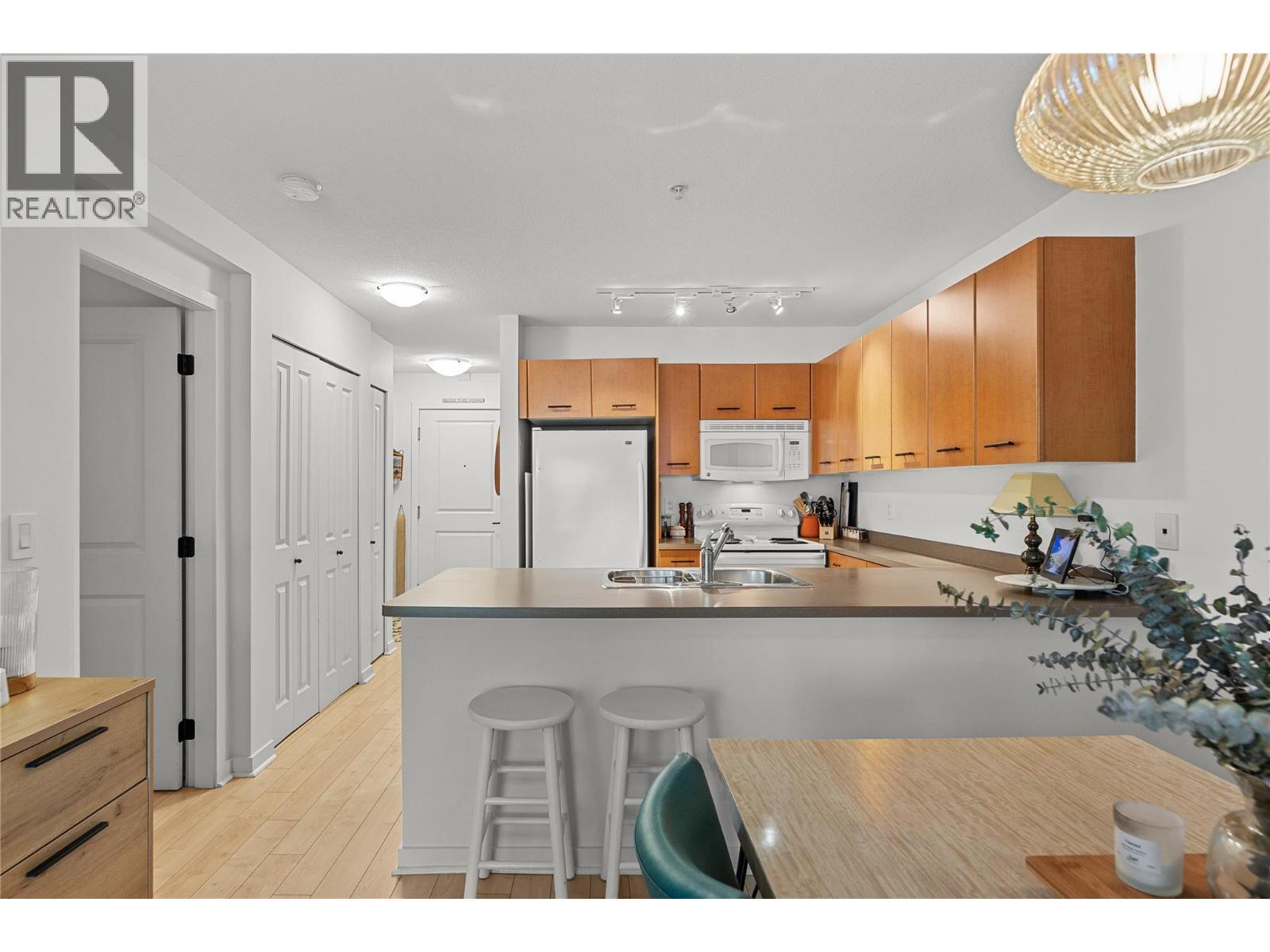 107 539 YATES Road, Kelowna