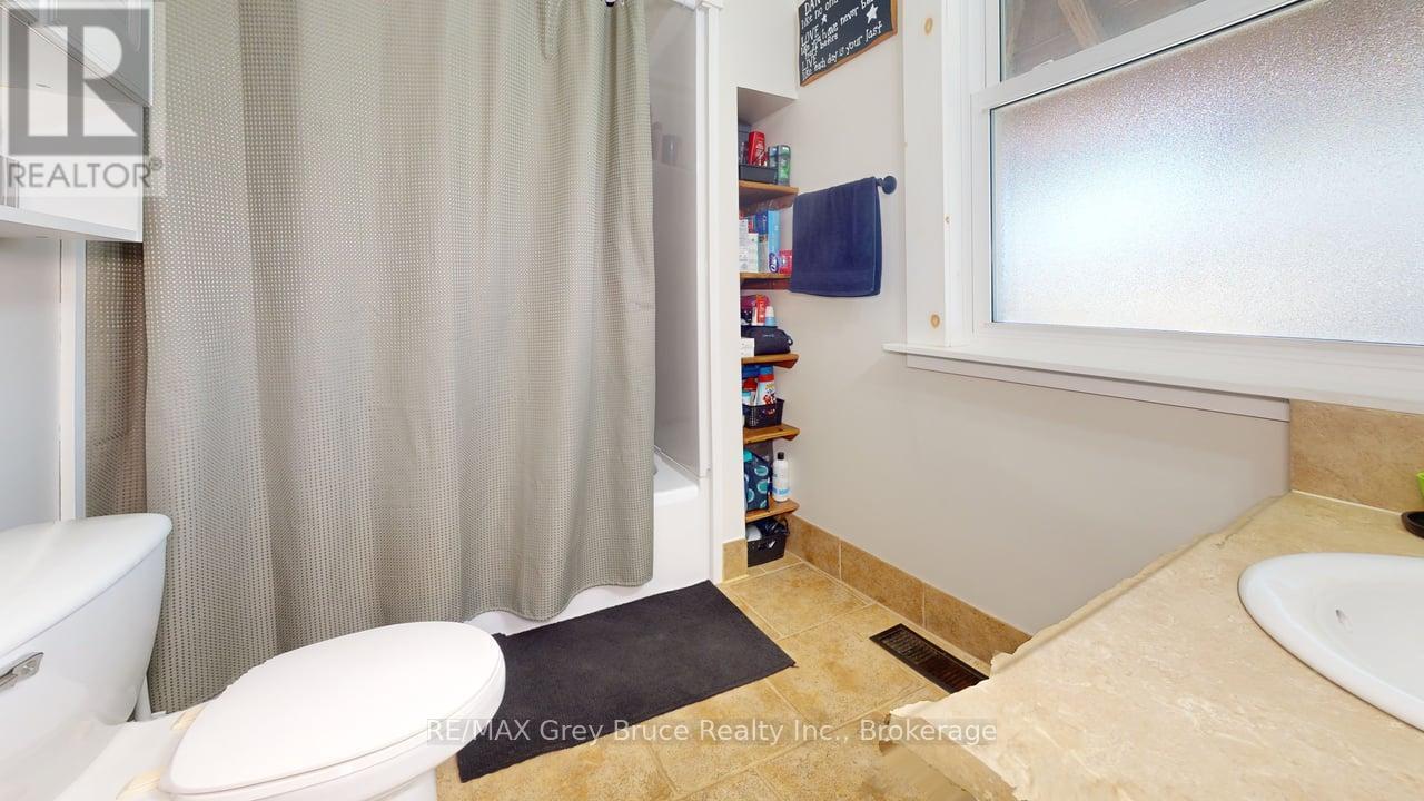 141 YONGE STREET N - 15
