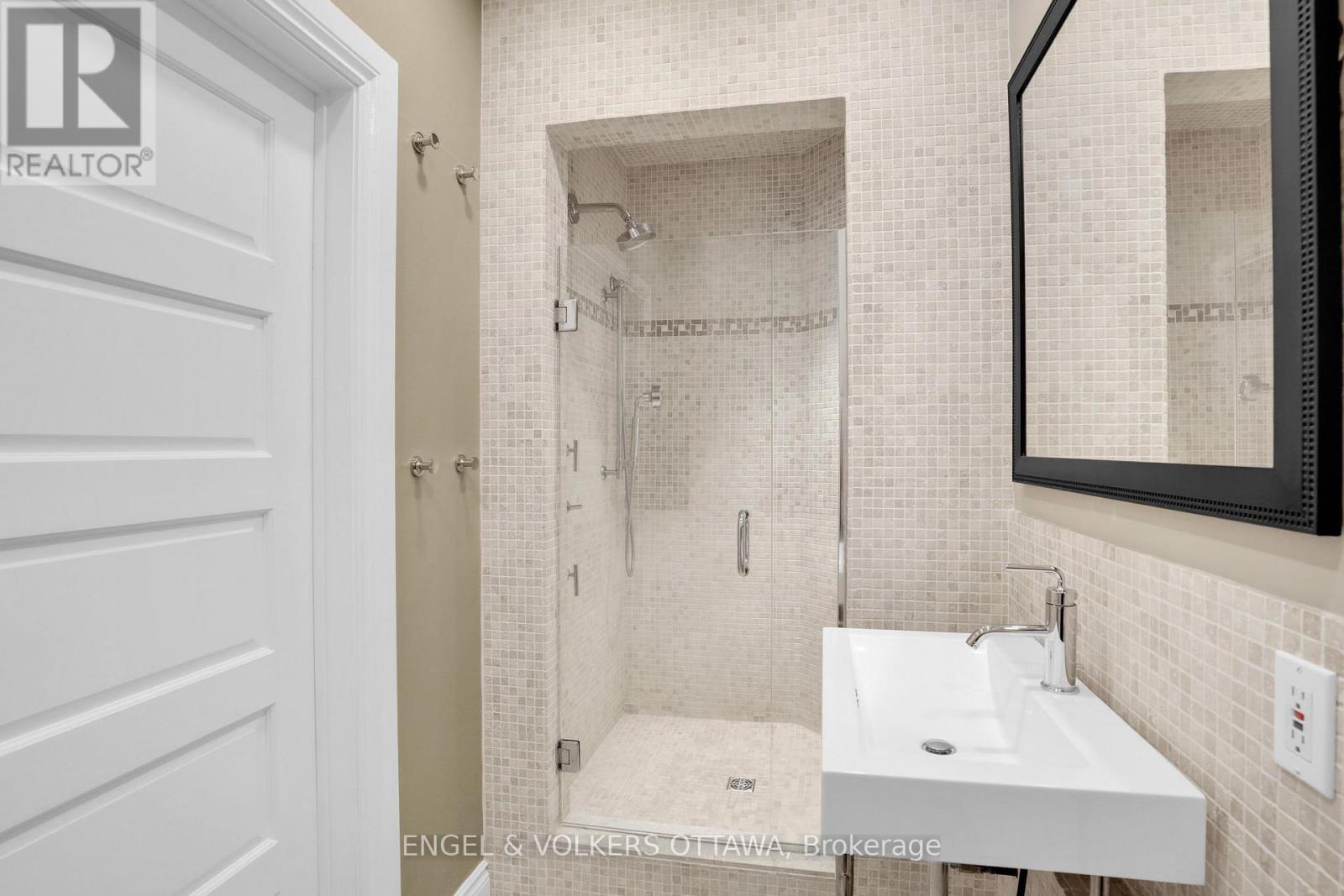 267 STEWART STREET N - 20