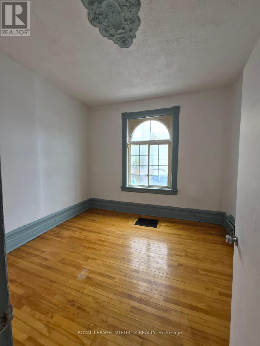 604-606 SOMERSET STREET W - 11