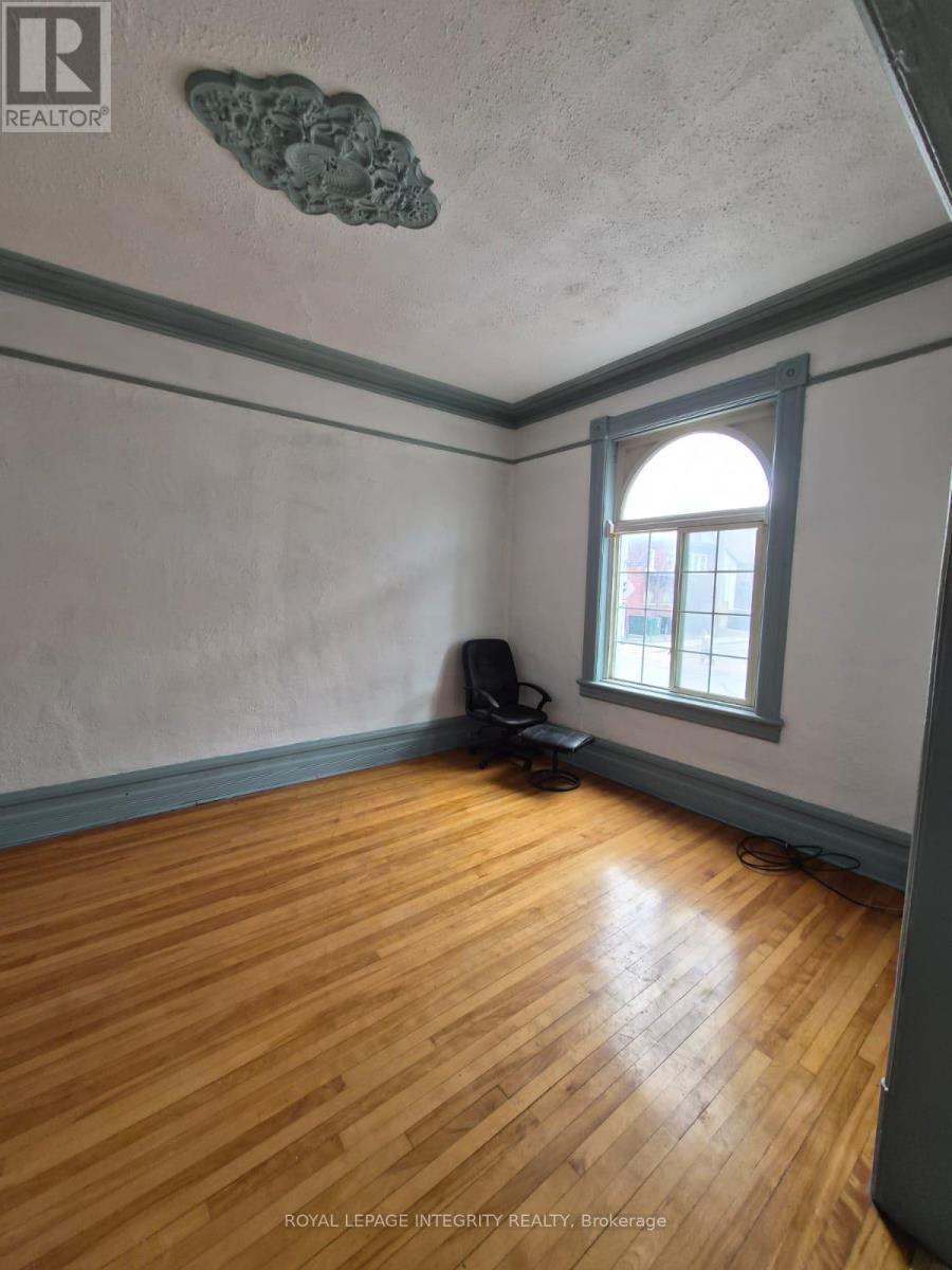 604-606 SOMERSET STREET W - 12