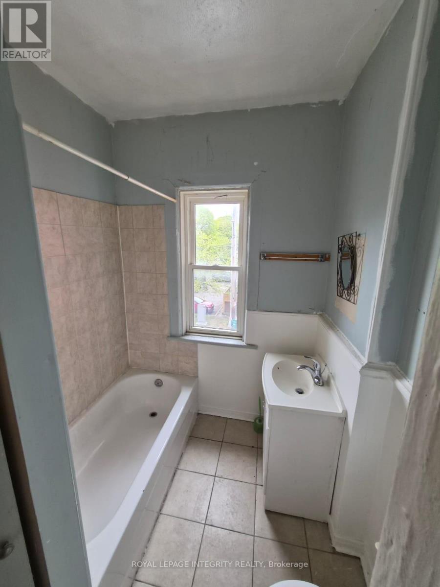 604-606 SOMERSET STREET W - 18