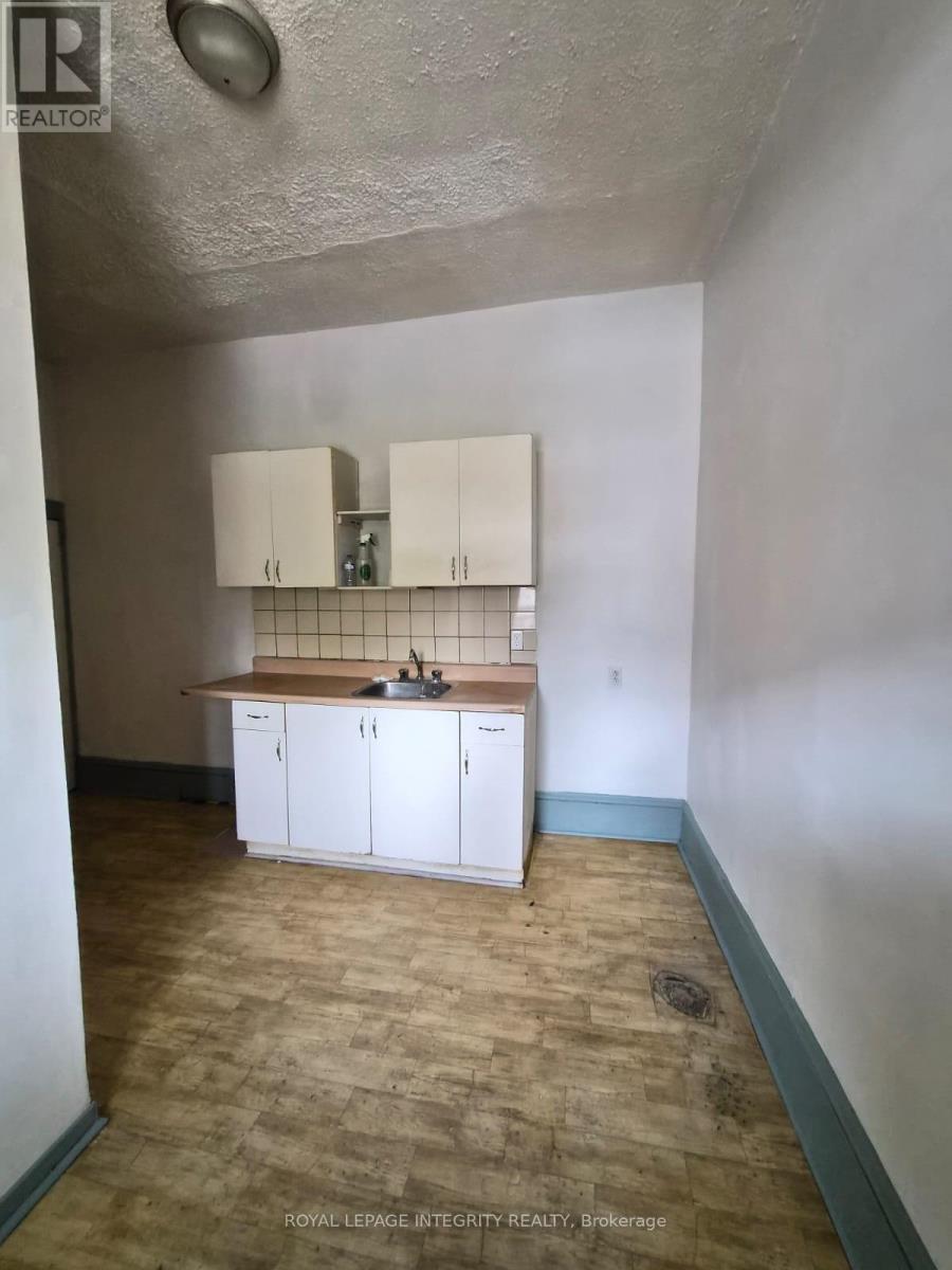 604-606 SOMERSET STREET W - 8