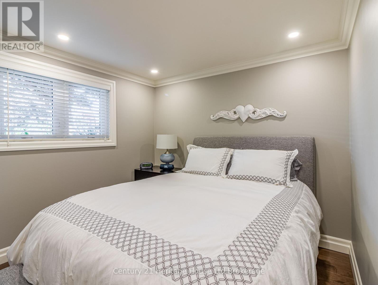 11 MILLARD STREET - 36