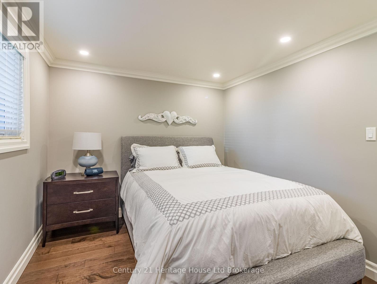 11 MILLARD STREET - 37