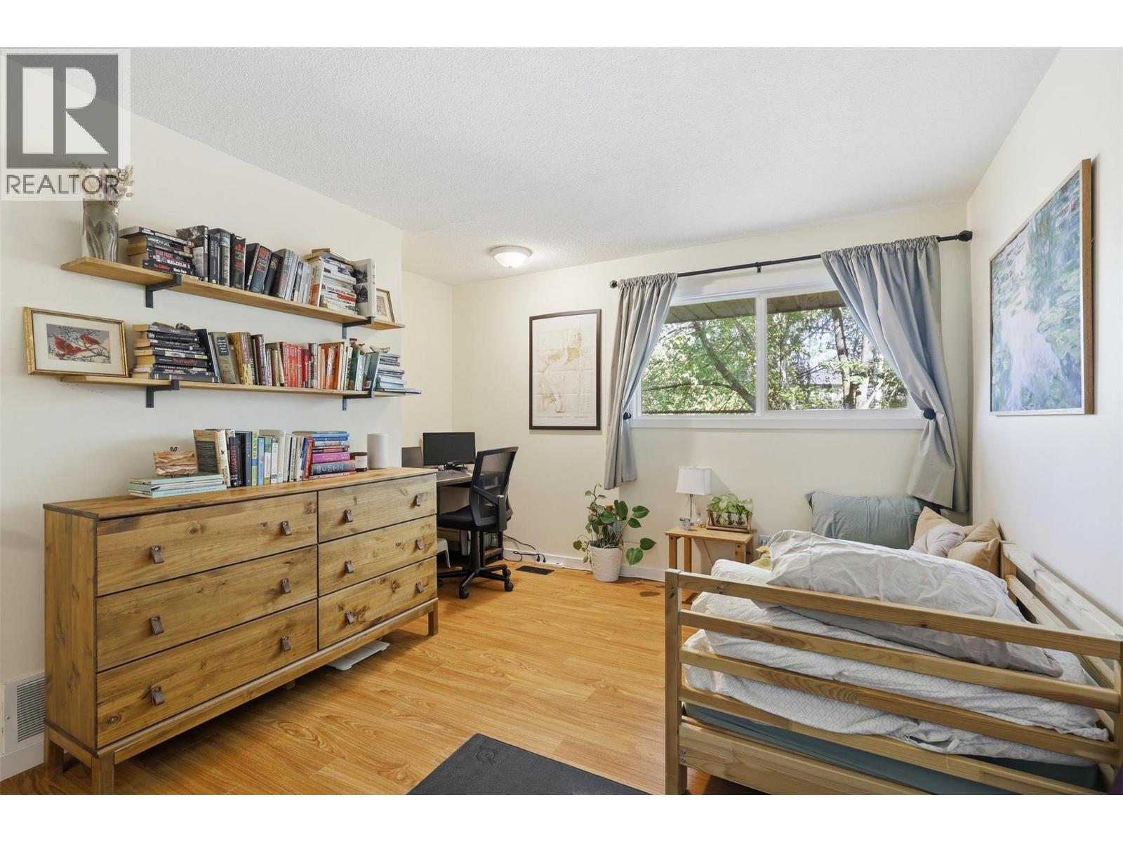 #60 1435 Summit Drive - 19