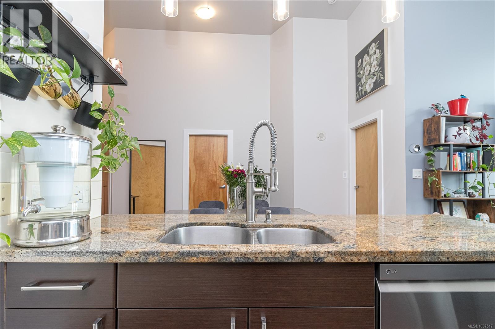 332 2745 Veterans Memorial Pkwy, Langford